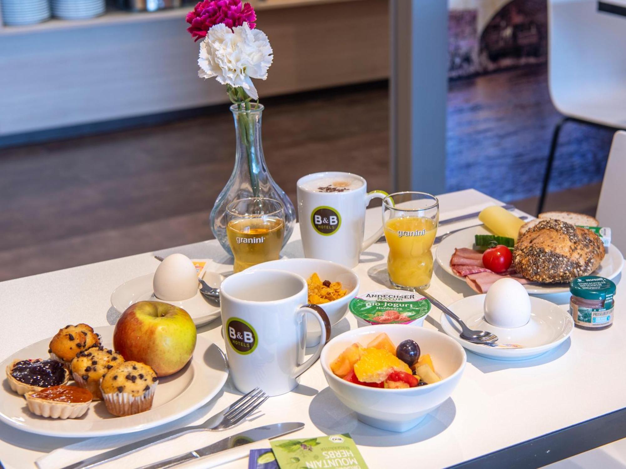 B&B Hotel Regensburg-City ภายนอก รูปภาพ