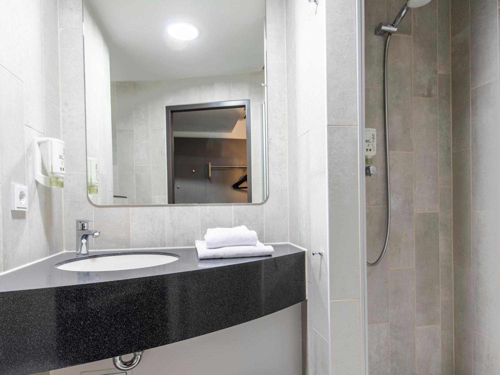 B&B Hotel Regensburg-City ภายนอก รูปภาพ